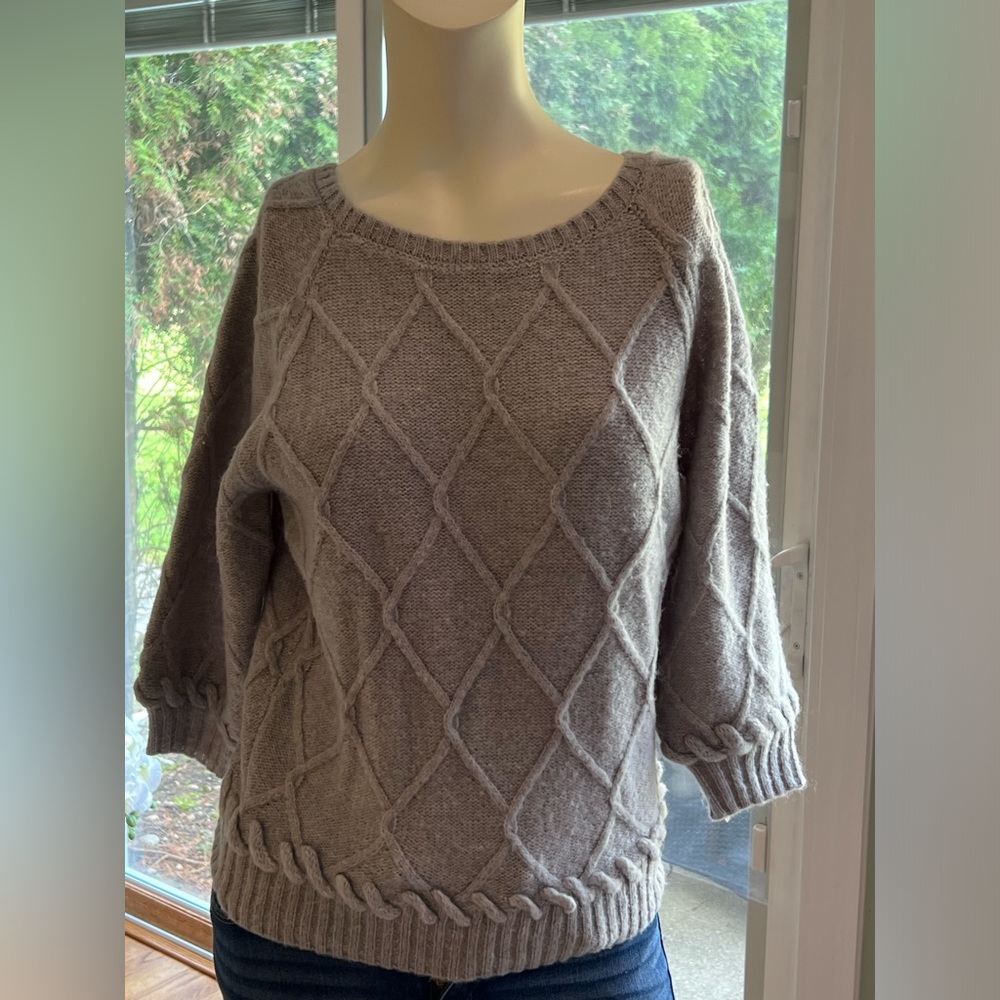 Gorgeous gray Belldini sweater.